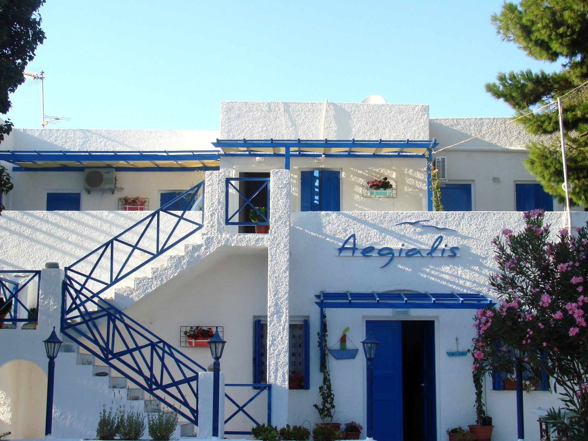 Aegialis Studios & Rooms Галисас Екстериор снимка