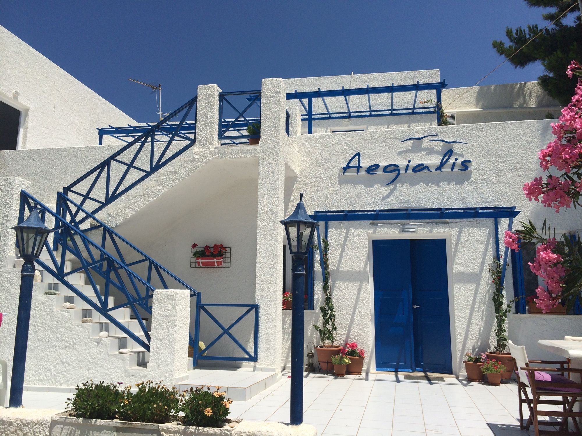 Aegialis Studios & Rooms Галисас Екстериор снимка